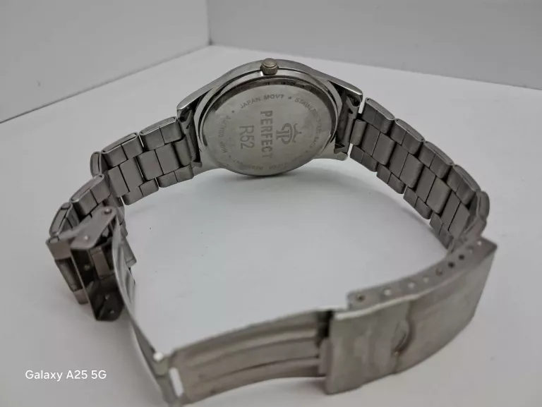 ZEGAREK PERFECT R52