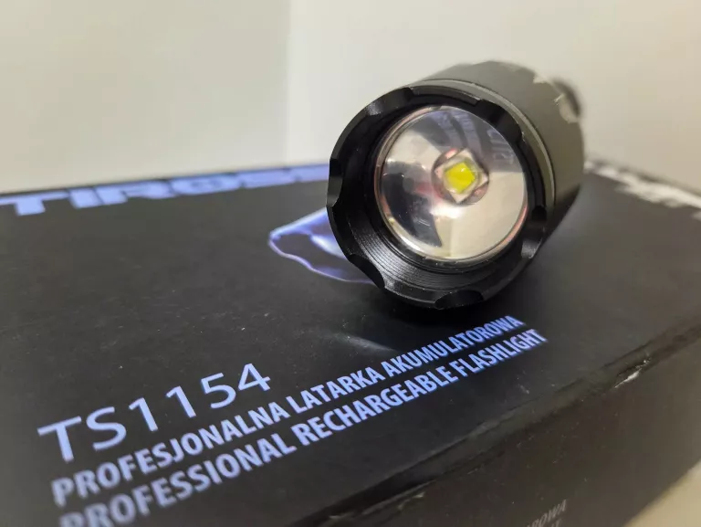 MOCNA LATARKA POLICYJNA TIROSS TS1154 Z NAKŁADKĄ SYGNALIZACYJNA AKUMULATOR