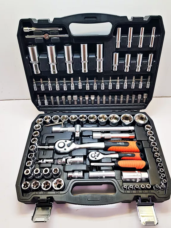 ZESTAW KLUCZY NEO TOOLS 1/2" 1/4" 108 SZT. WALIZKA