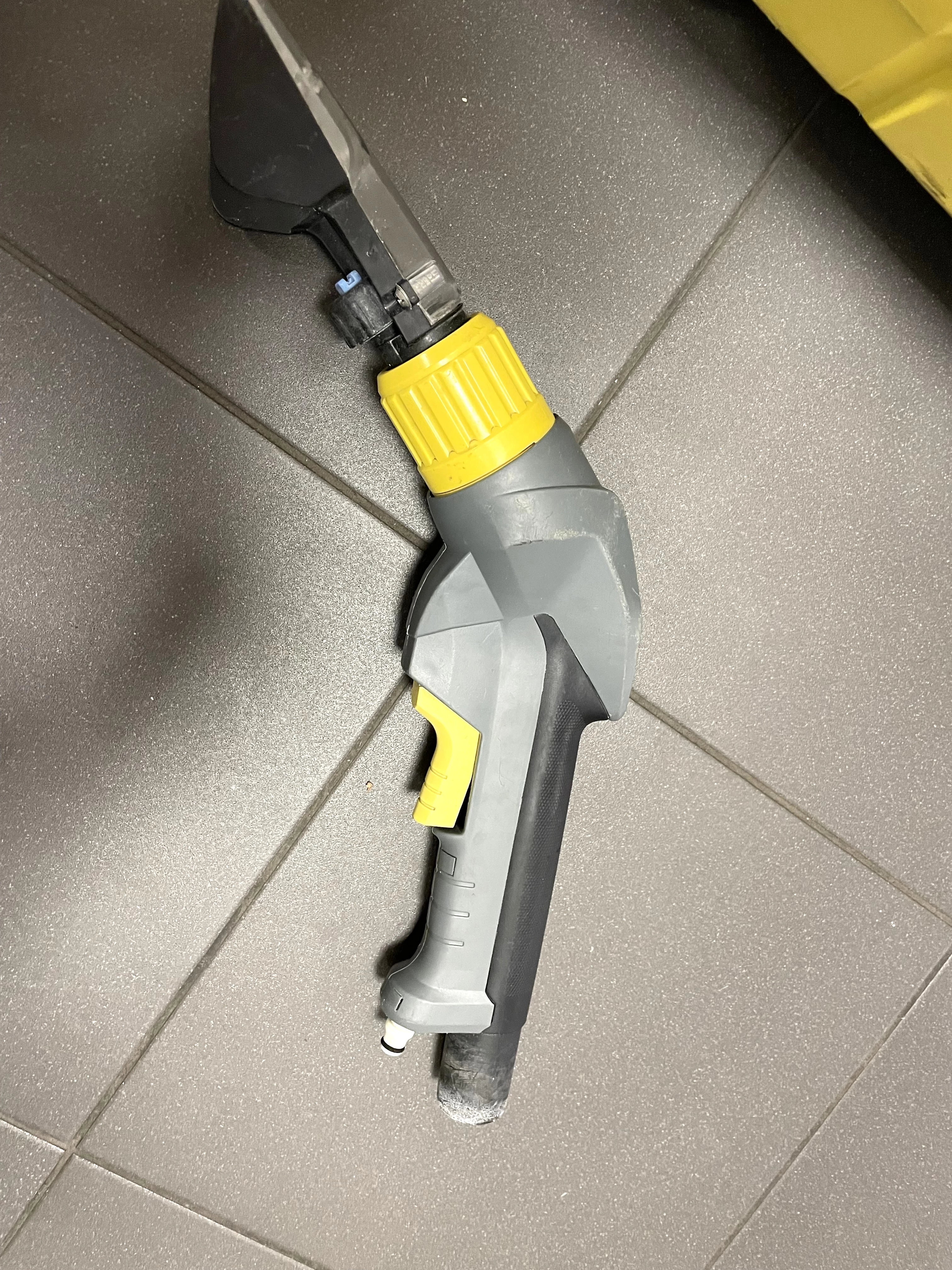 odkurzacz-pioracy-karcher-puzzi-100-opis-moc-125000