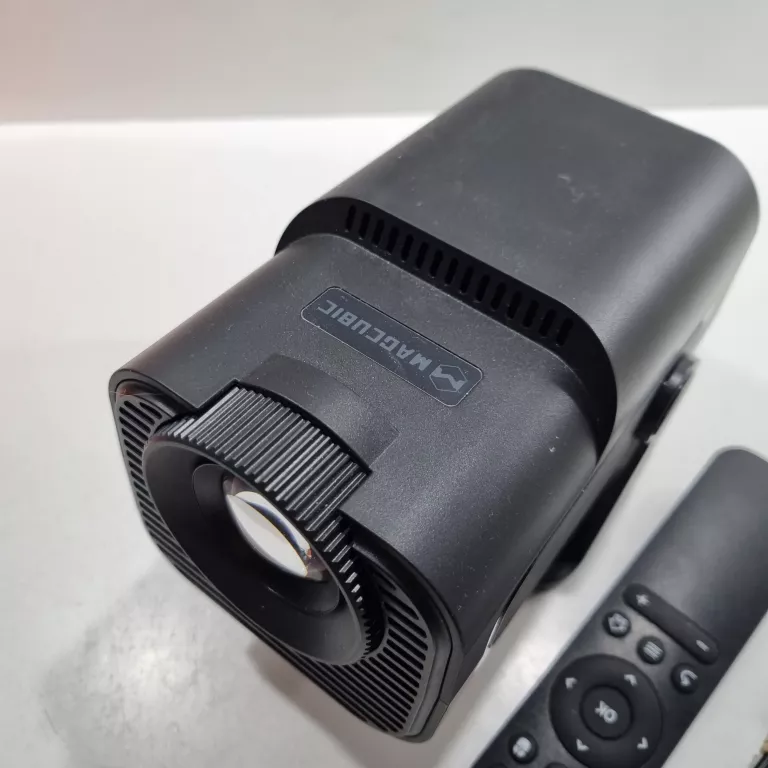 MAGCUBIC HY320 MINI PROJEKTOR 4K Z ANDROIDEM 11 NATYWNA ROZDZIELCZOŚĆ 720P