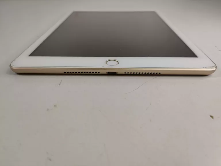 TABLET APPLE IPAD (5TH GEN) 9,7" 2 GB / 32 GB ZŁOTY + KLAWIATURA