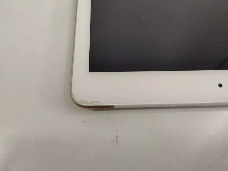 TABLET APPLE IPAD (5TH GEN) 9,7" 2 GB / 32 GB ZŁOTY + KLAWIATURA