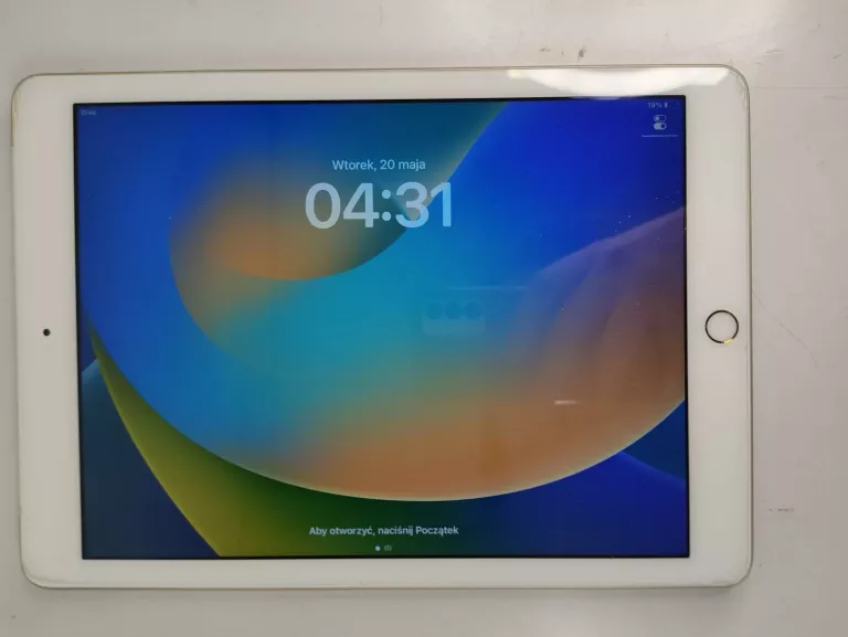 TABLET APPLE IPAD (5TH GEN) 9,7" 2 GB / 32 GB ZŁOTY + KLAWIATURA