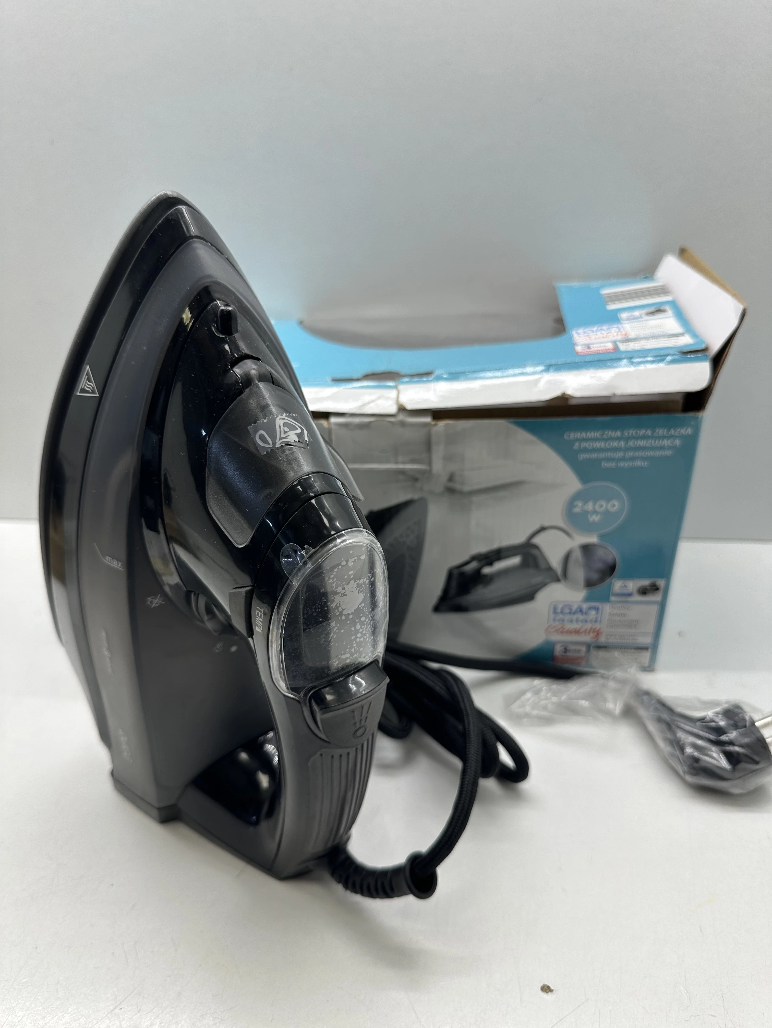 zelazko-parowe-quigg-2400w-stan-11323-2