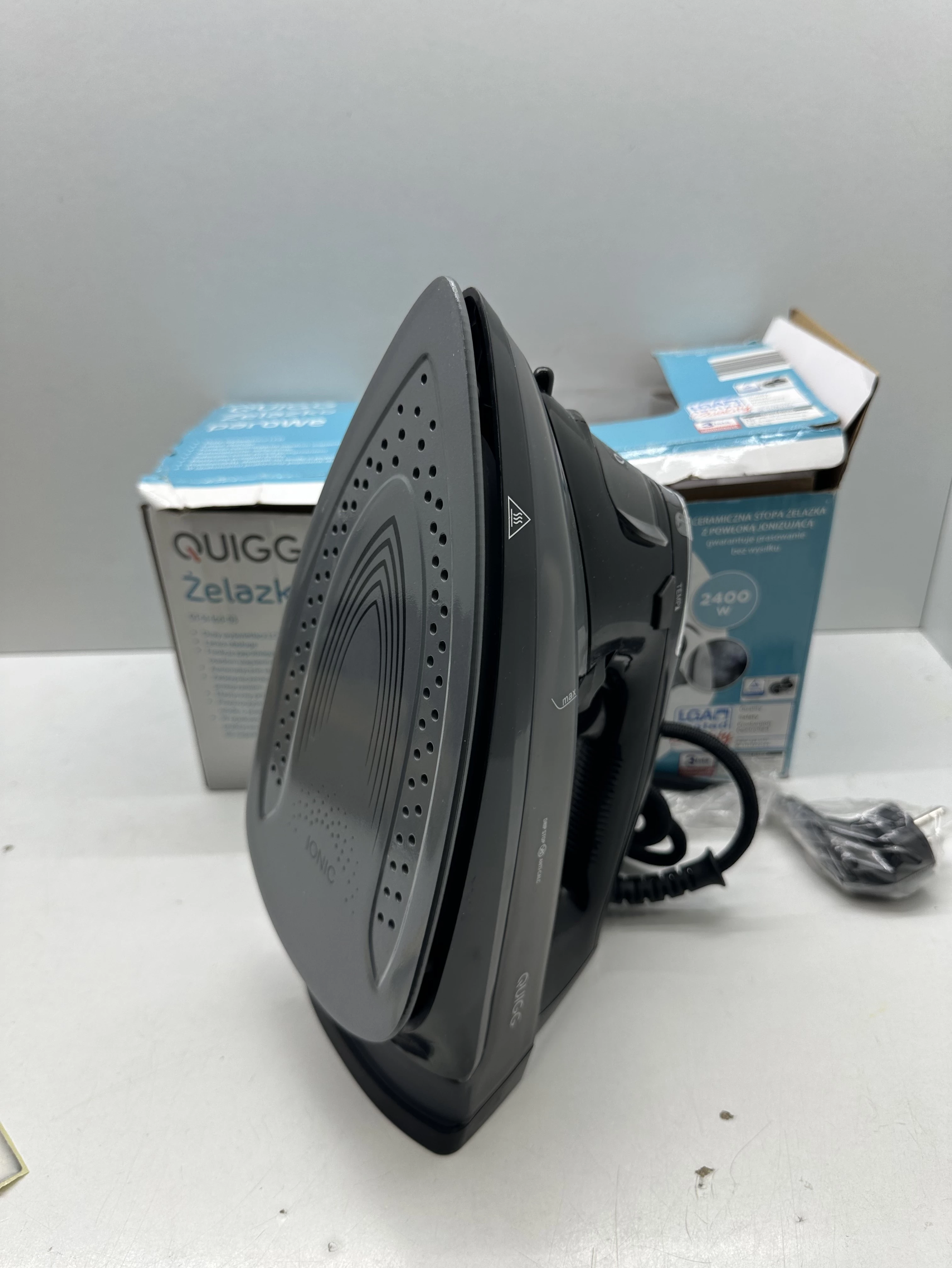 zelazko-parowe-quigg-2400w-kolor-dominujacy-129357-3