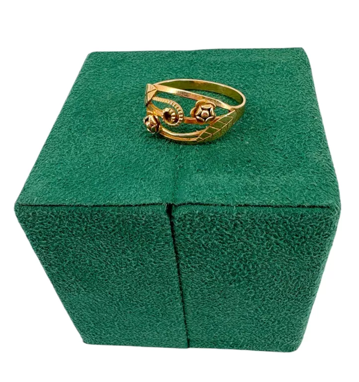 zloty-pierscionek-240g-585-r17-material-15835-2