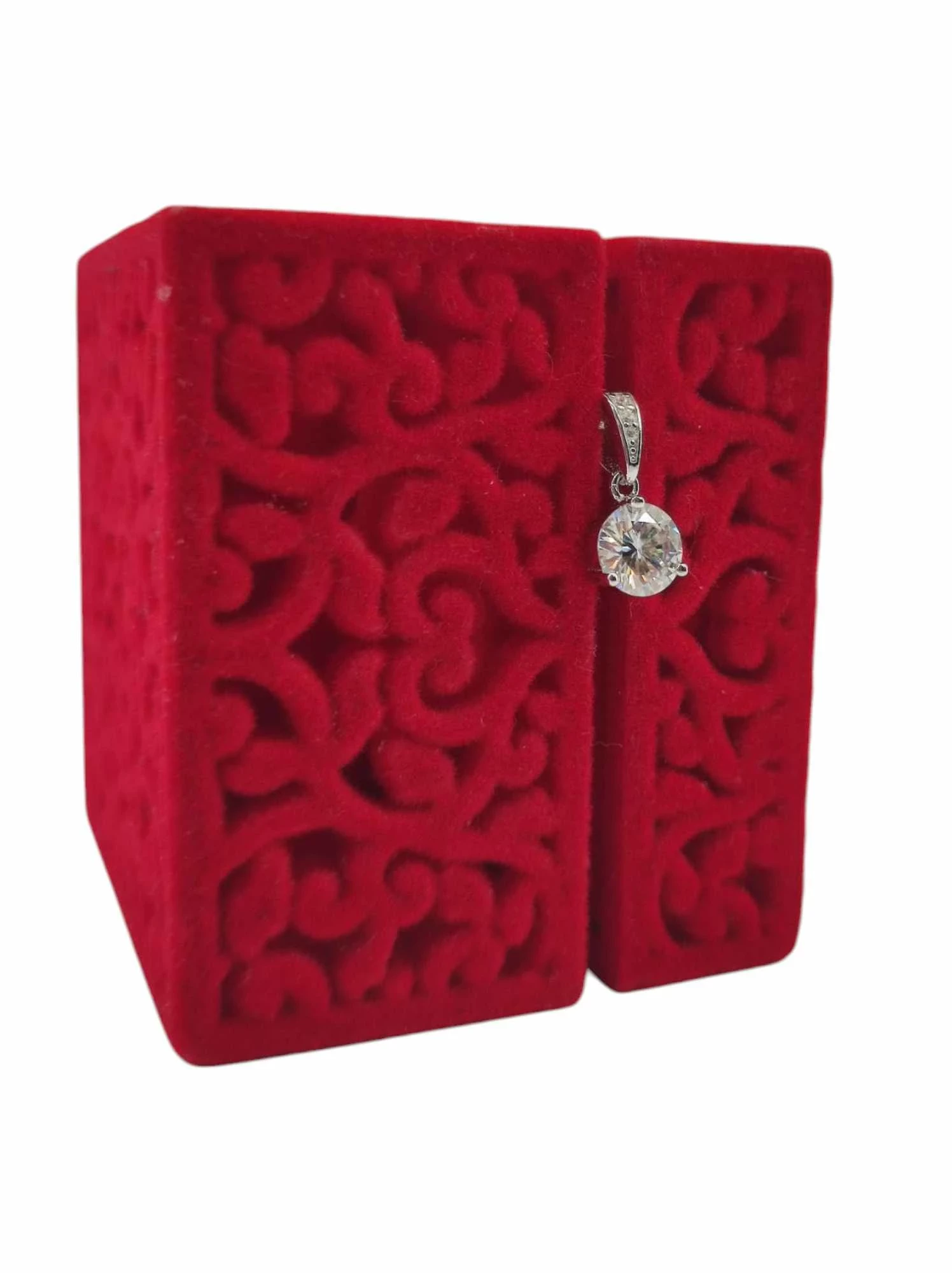 delikatna-zawieszka-z-cyrkonia-925-083-g-plac-3-maja-10-radomsko