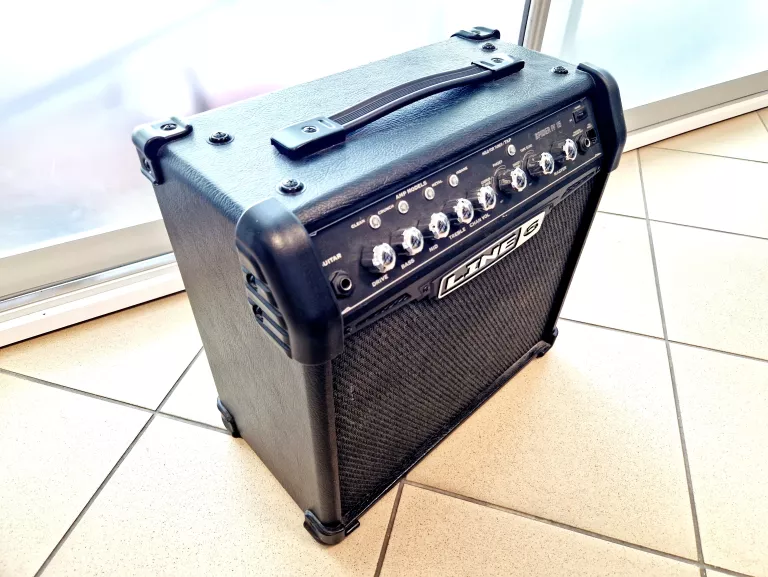 WZMACNIACZ GITAROWY LINE 6 SPIDER IV 15