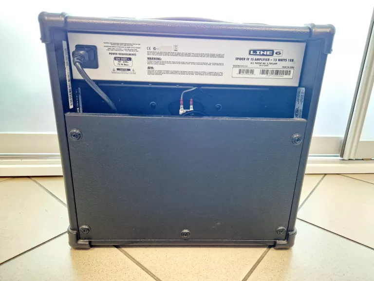 WZMACNIACZ GITAROWY LINE 6 SPIDER IV 15