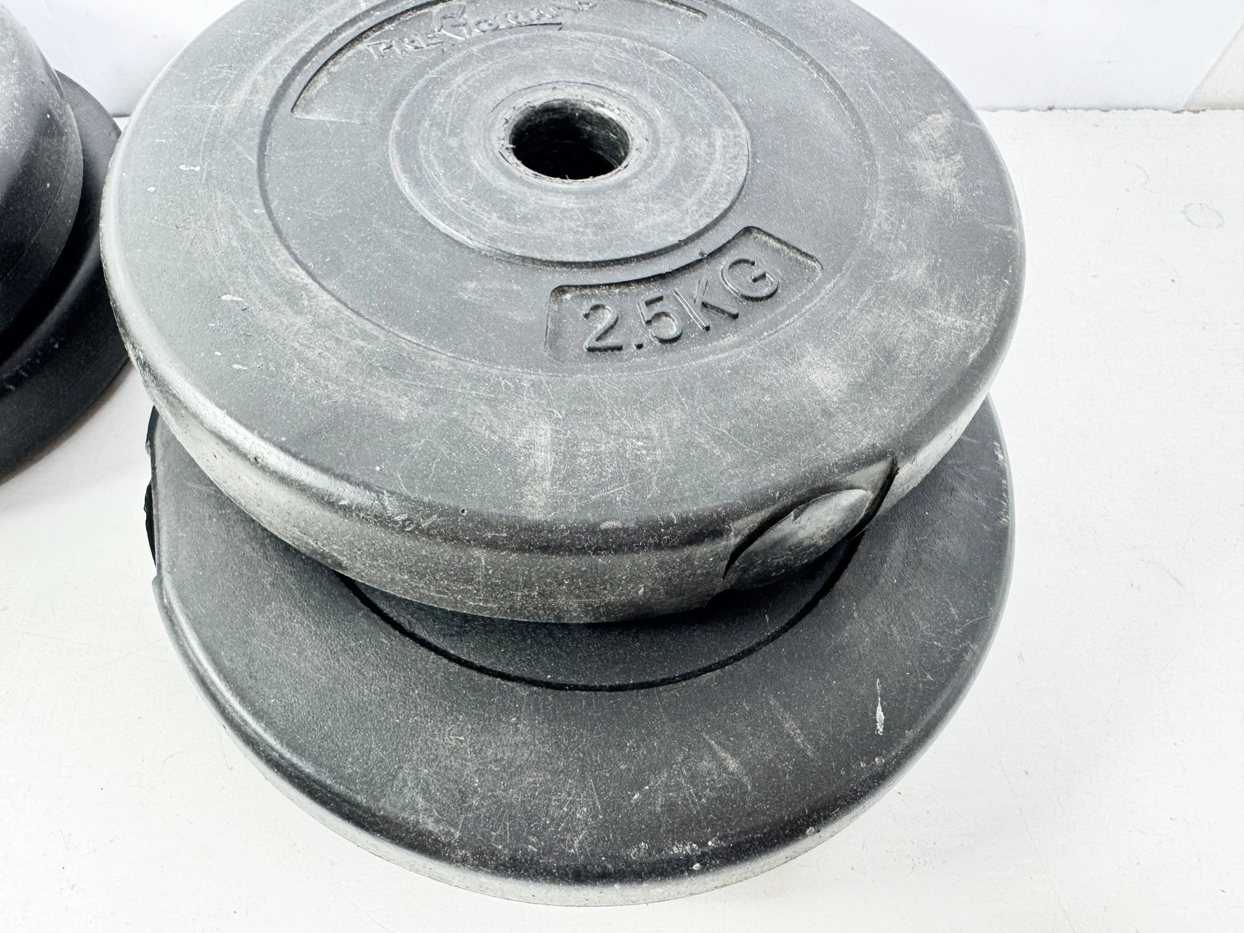 bicepsowy-hantel-do-cwiczen-gryf-obciazenie-8-kg-plastikbeton-stan-11323-2