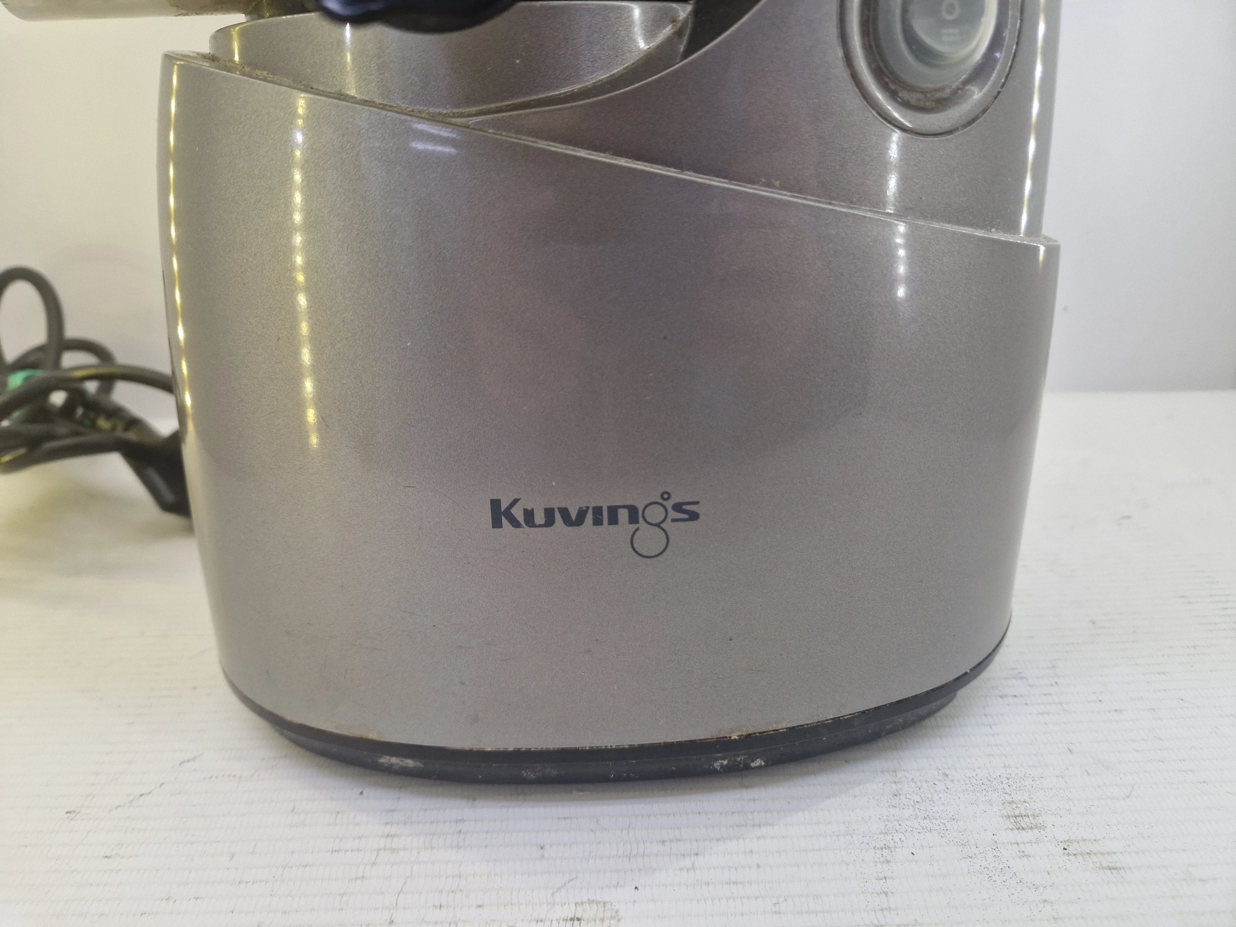 wyciskarka-do-soku-wolnoobrotowa-kuvings-ns-621ces-model-b6000-plus