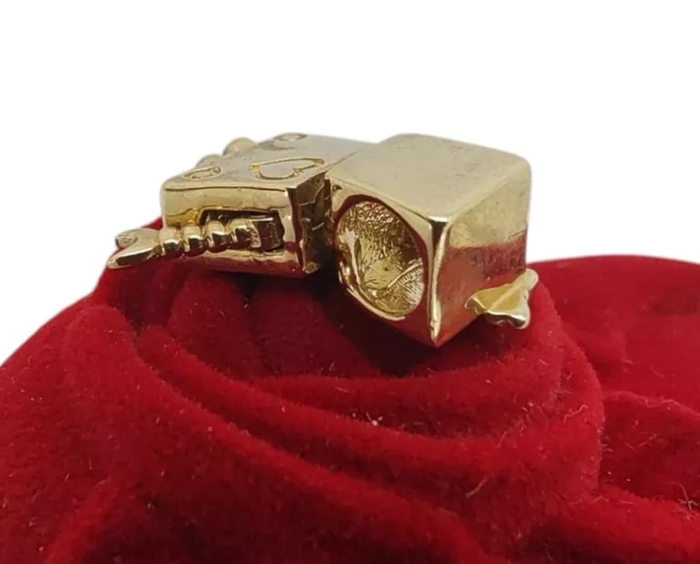 UROCZA ZŁOTA ZAWIESZKA - CHARMS - DZIEWCZYNKA ROBOT LUDZIK P.585 2,68G