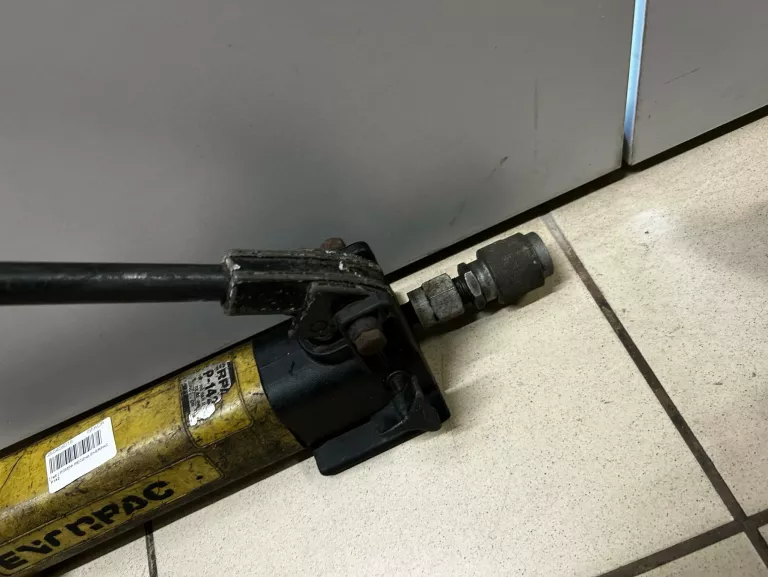 POMPA RĘCZNA ENERPAC P142