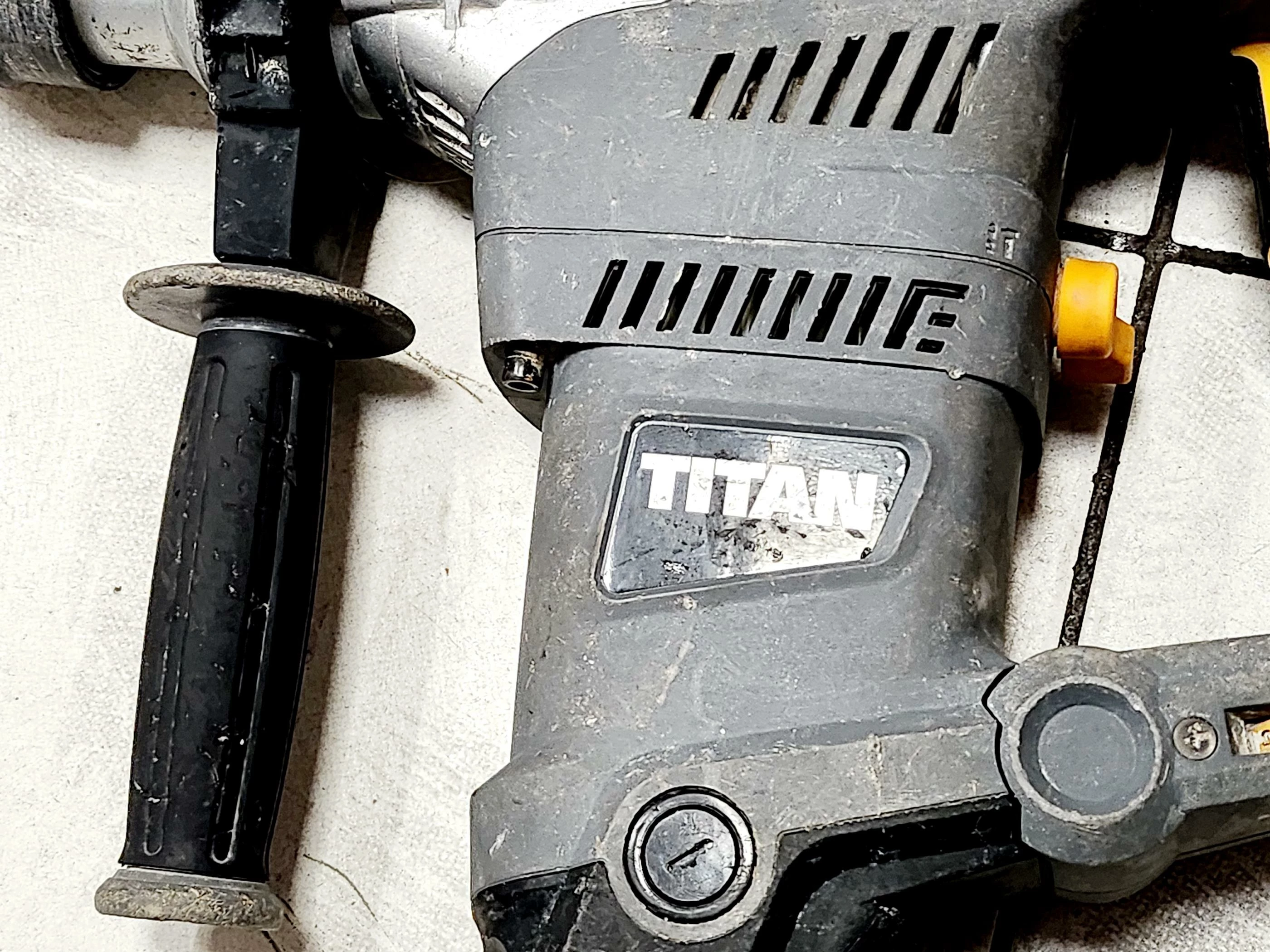 mlot-udarowy-titan-ttb631sds-1500-w-ean-gtin-5052931538713