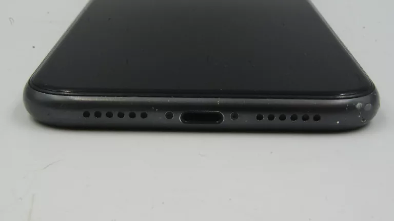 SMARTFON APPLE IPHONE 11 64GB BAT.77% PUD
