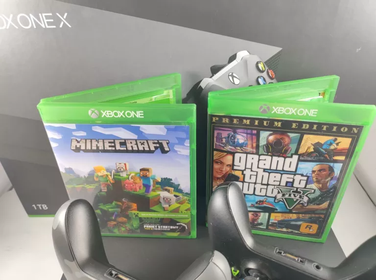 KONSOLA XBOX ONE X 2 PADY 2 GRY PUDEŁKO