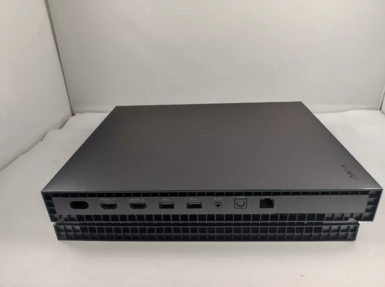 KONSOLA XBOX ONE X 2 PADY 2 GRY PUDEŁKO
