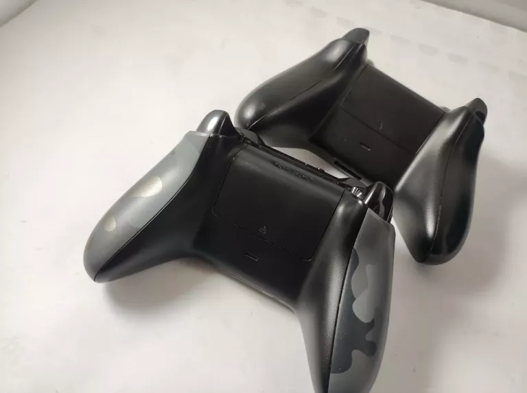 KONSOLA XBOX ONE X 2 PADY 2 GRY PUDEŁKO