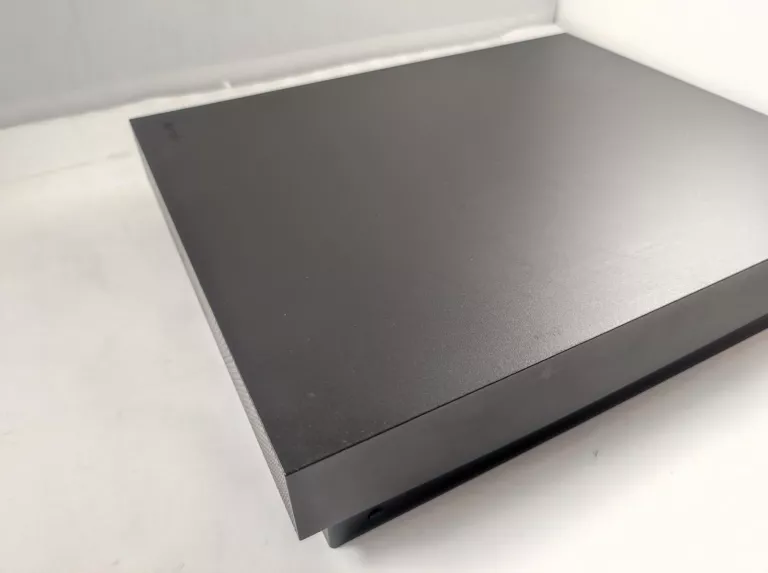 KONSOLA XBOX ONE X 2 PADY 2 GRY PUDEŁKO