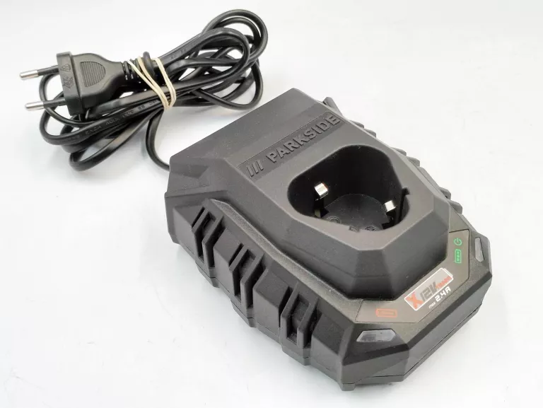 ŁADOWARKA PARKSIDE 12 V 2,4 AH PUDEŁKO