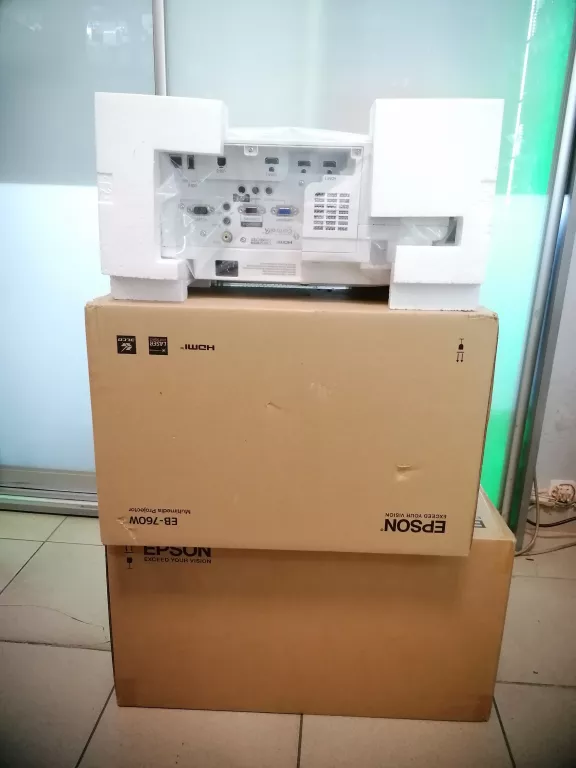 PROJEKTOR EPSON EB-760W+UCHWYT DO PROJEKTORA EPSON ELPMB62