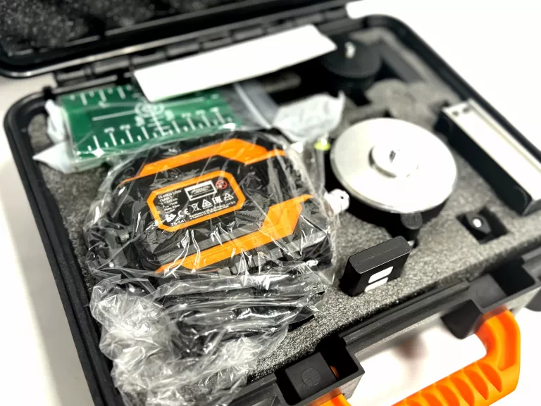 LASER KRZYŻOWY 3D NEO TOOLS 75-141 16 LINII WALIZKA TARCZA CELOWNICZA