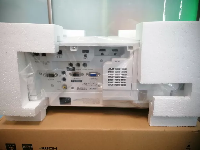 PROJEKTOR EPSON EB-760W+UCHWYT DO PROJEKTORA EPSON ELPMB62