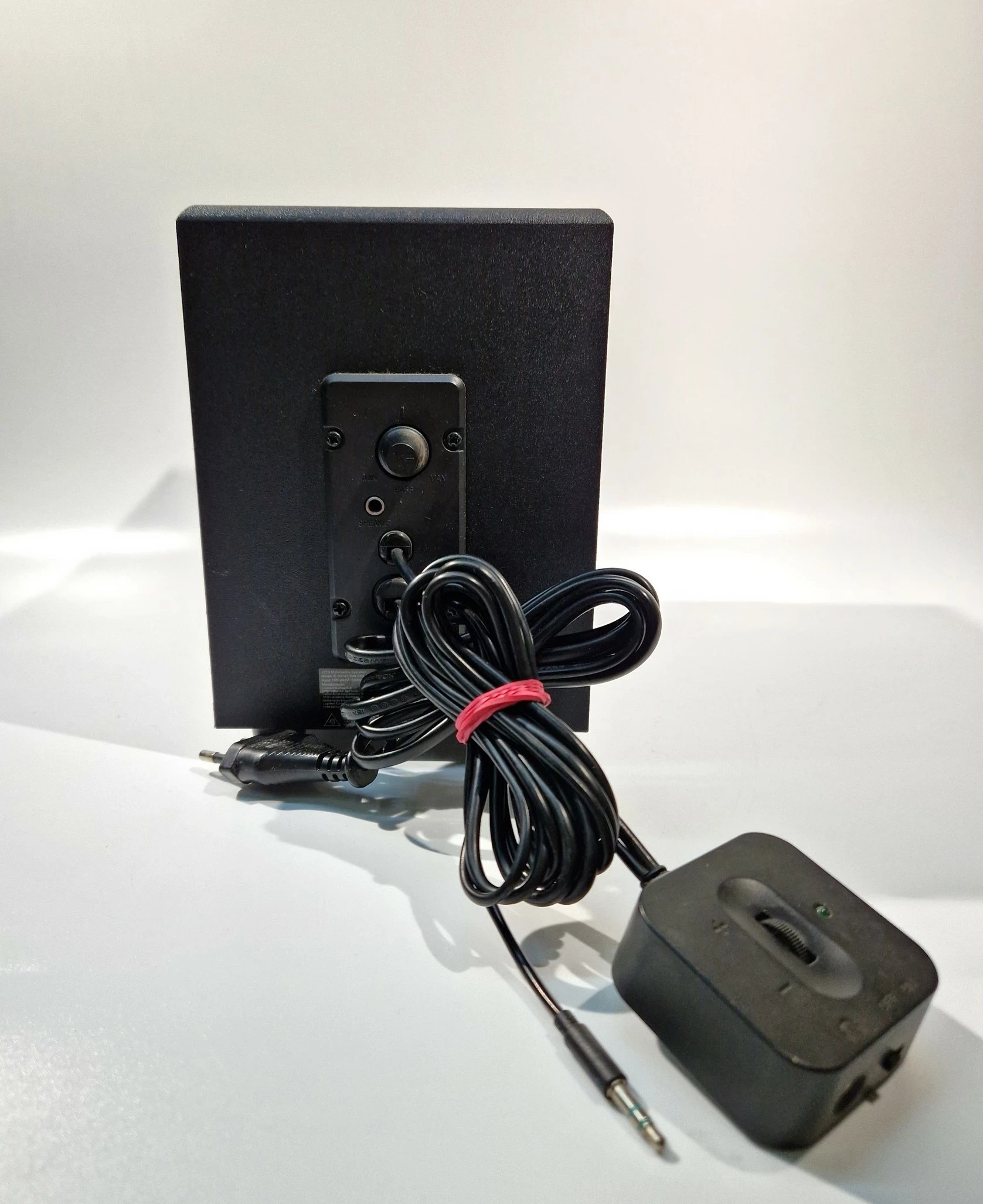 glosniki-komputerowe-logitech-z213-moc-glosnikow-rms-700