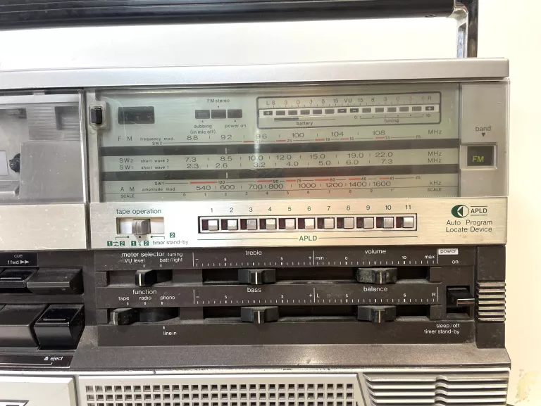 SHARP GF-666 GHETTOBLASTER MAGNETOFON RADIO BOOMBOX OPIS!!