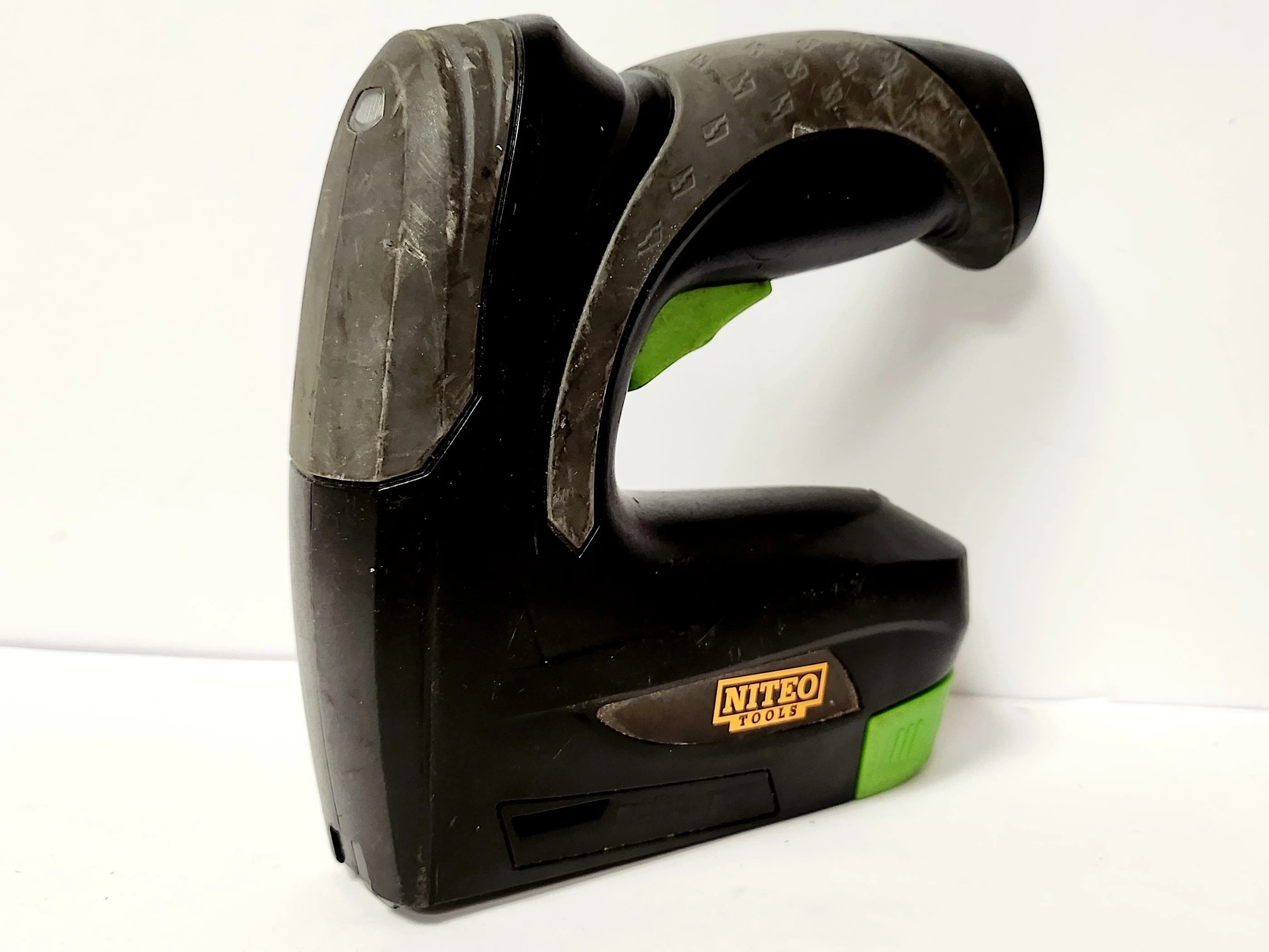 niteo-tools-zszywacz-akumulatorowy-es0057-niteo-es0057-20-aleja-wolnosci-15b-czestochowa-sj