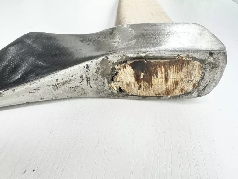 TWARDA SIEKIERA 60 CM