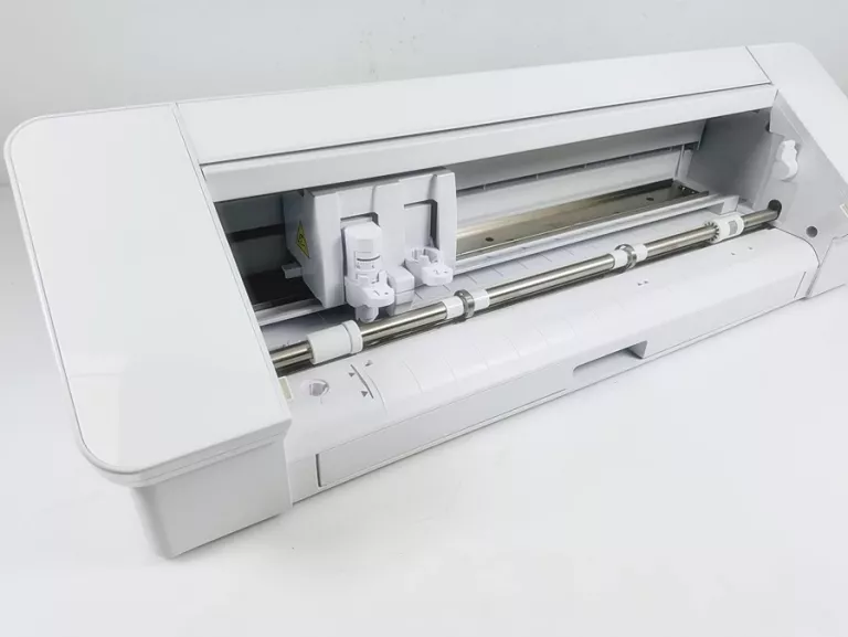 PLOTER TNĄCY SILHOUETTE CAMEO 4
