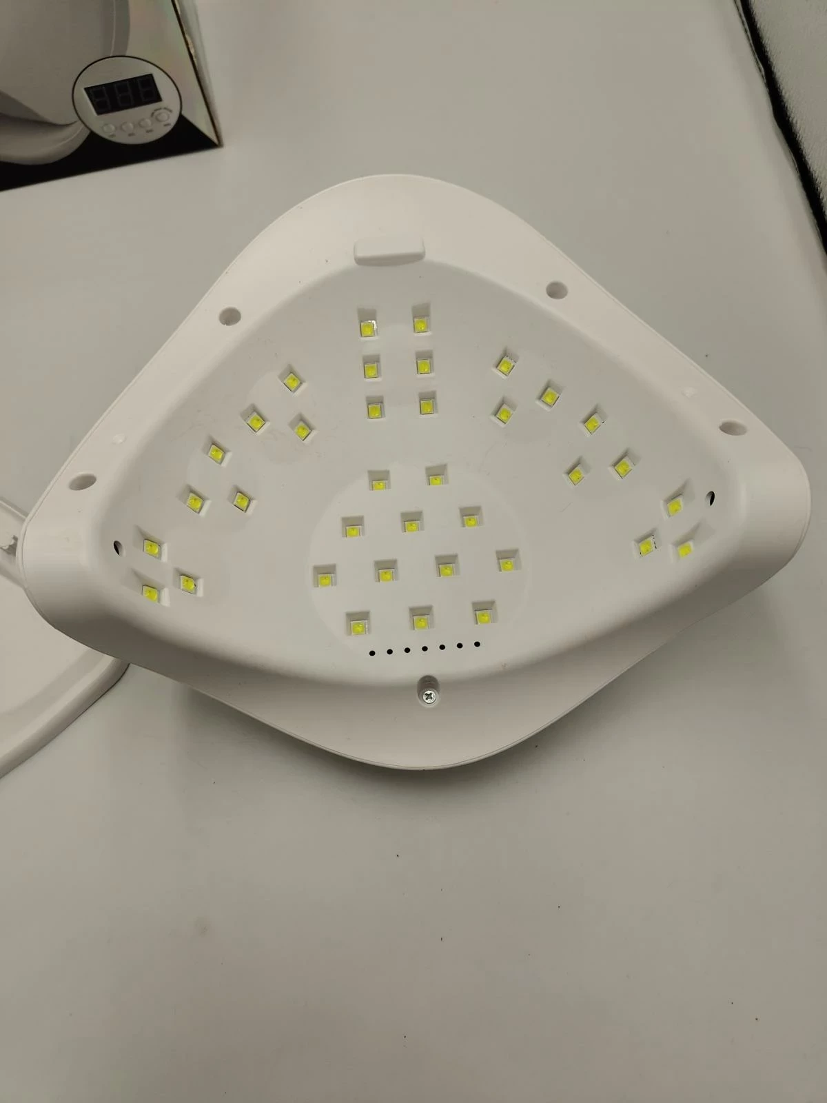 lampa-do-paznokici-bloom-nails-48w-pudelko-kod-producenta-0522