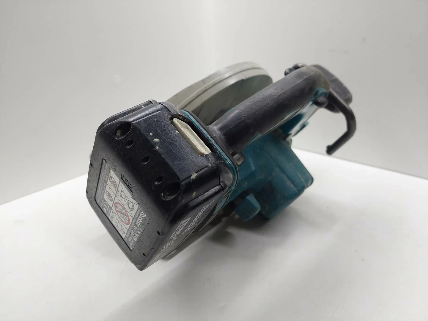 akumulatorowa-pilarka-tarczowa-makita-dhs-680-akumulator-30ah-predkosc-obrotowa-500000