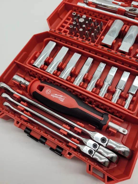 zestaw-kluczynasadek-milwaukee-42el-4932498382-stan-11323-2