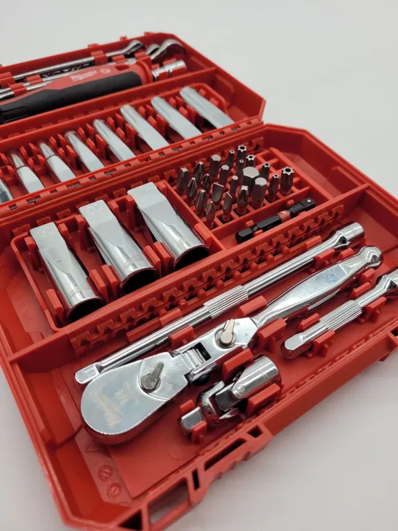 zestaw-kluczynasadek-milwaukee-42el-4932498382-liczba-elementow-w-zestawie-42