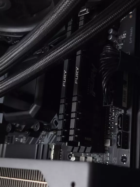 KOMPUTER GAMINGOWY PC RYZEN 7 5800X3D/RTX 4070 TI/16GB RAM/1TB M.2