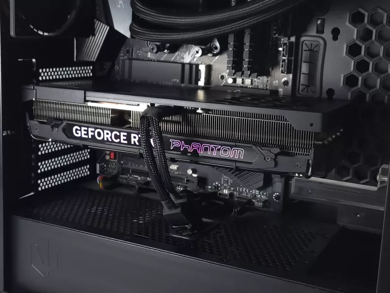 KOMPUTER GAMINGOWY PC RYZEN 7 5800X3D/RTX 4070 TI/16GB RAM/1TB M.2