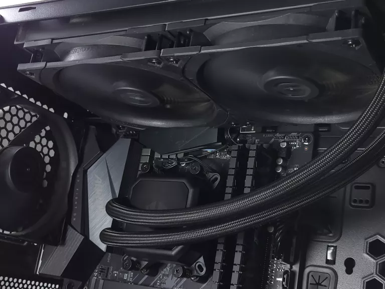 KOMPUTER GAMINGOWY PC RYZEN 7 5800X3D/RTX 4070 TI/16GB RAM/1TB M.2