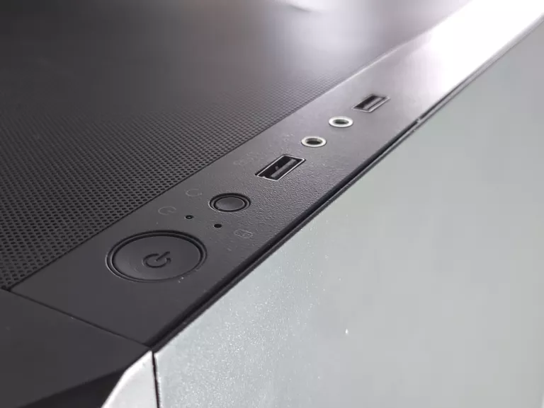 KOMPUTER GAMINGOWY PC RYZEN 7 5800X3D/RTX 4070 TI/16GB RAM/1TB M.2