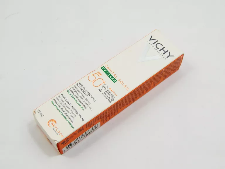 VICHY CAPITAL SOLEIL UV-CLEAR FLUID 15 ML PRZECIW NIEDOSKONAŁOŚCIOM SPF50+