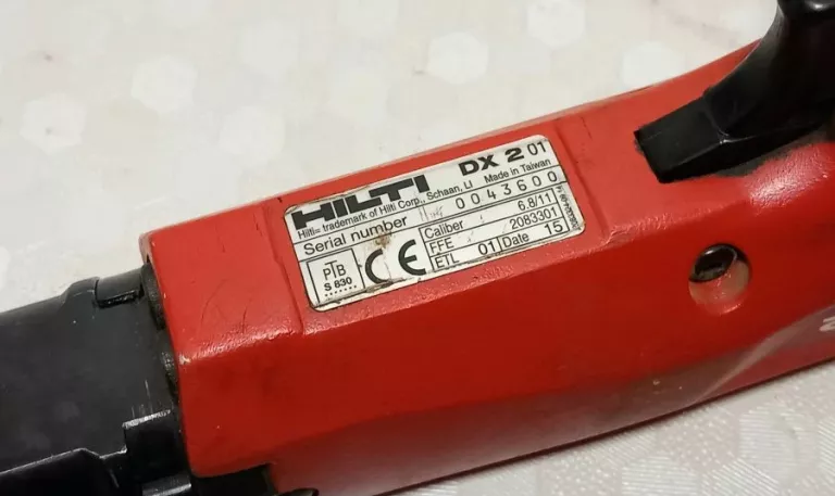 OSADZAK GWOŹDZIARKA HILTI DX2 WALIZKA