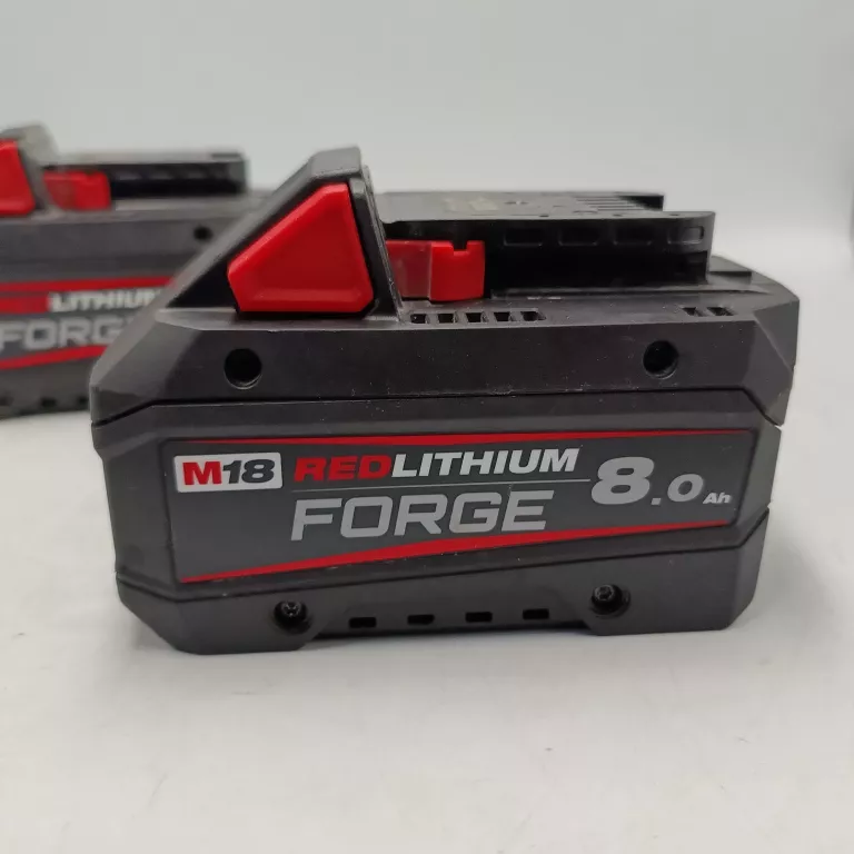 AKUMULATOR MILWAUKEE 8AH M18 FB8