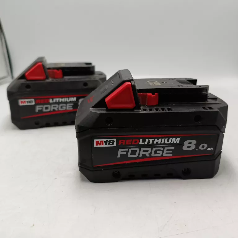 AKUMULATOR MILWAUKEE 8AH M18 FB8