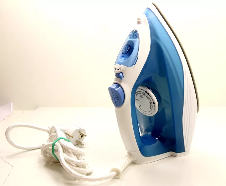 ŻELAZKO TRISTAR 2000W