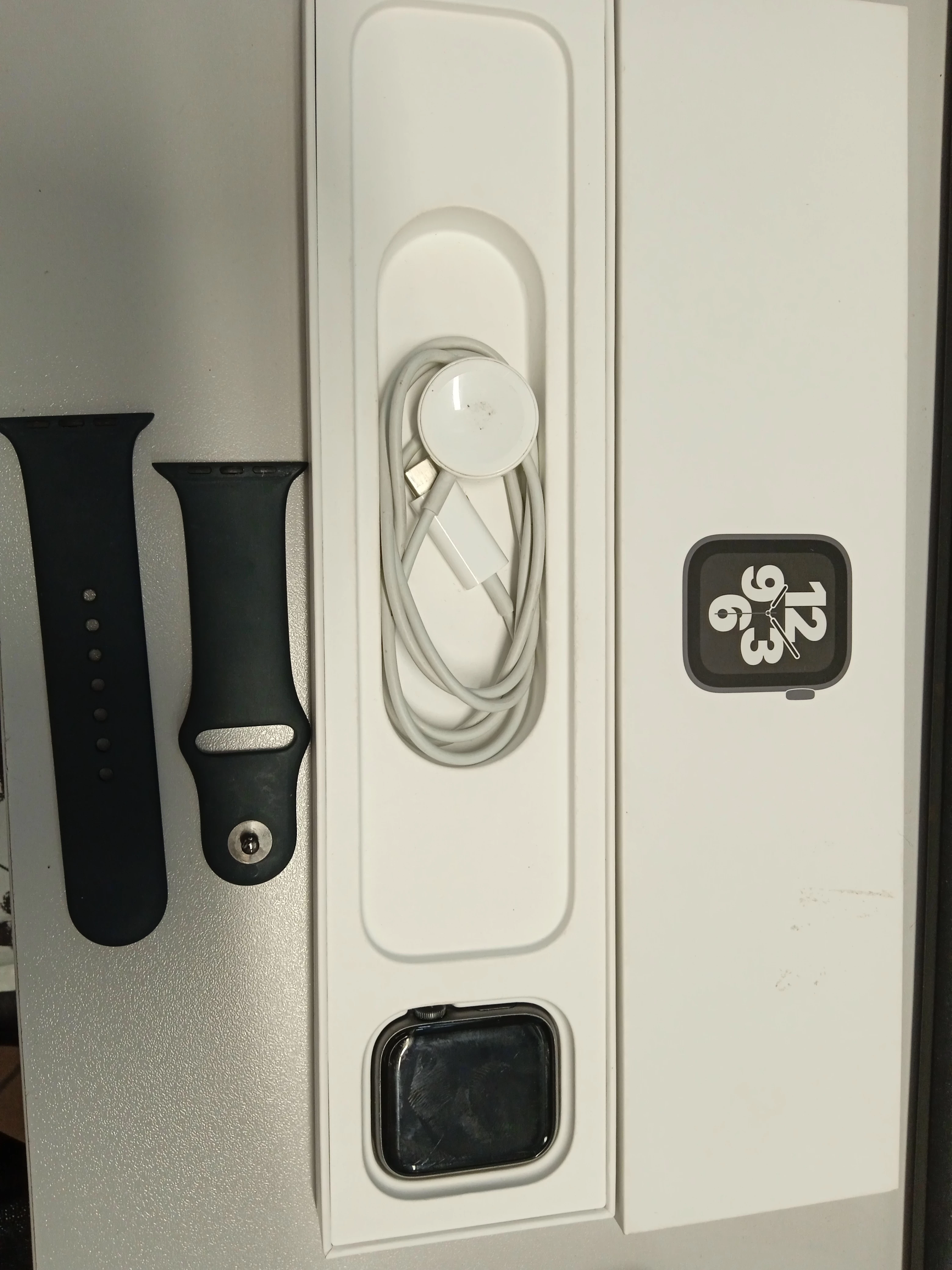 apple-watch-se-gps-koperta-44-mm-kpl-krotka-2u-sj-olawa