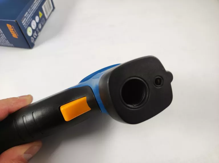 termometr-bezkontaktowy-niteo-pojm250313-pudelko-wielka-rzeznicka-1-srem-centrum