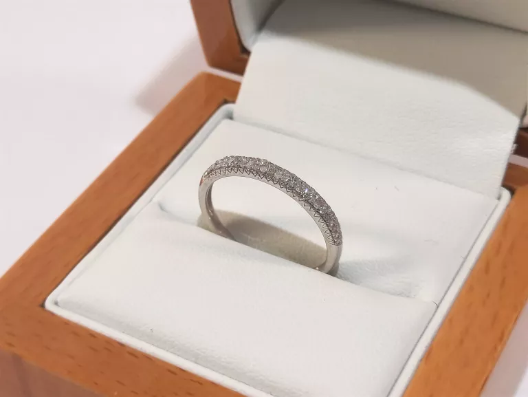 ZŁOTY PIERŚCIONEK DIAMENTY BIAŁE ZŁOTO 0.15 CT P375 1.40G R14