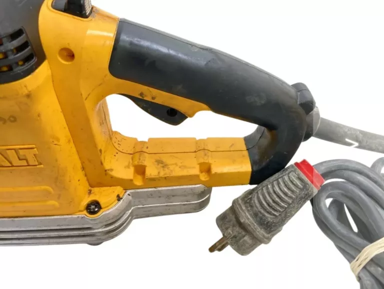 PIŁA SZABLASTA ALIGATOR DO CIĘCIA PUSTAKÓW DEWALT DWE 397-Q5 (DWE397)